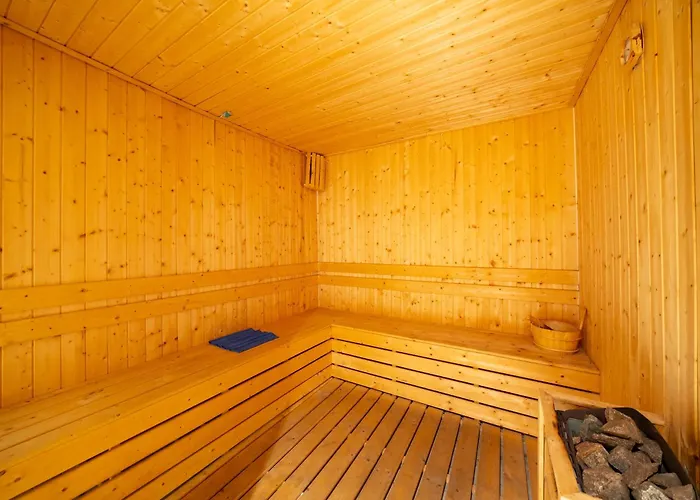 Hotel D'lioro &